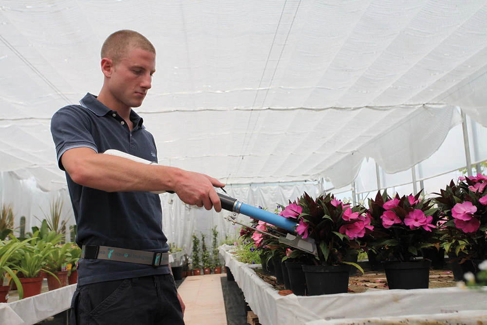 Handheld Topdressing Fertiliser Dispenser (Short) - Image 3